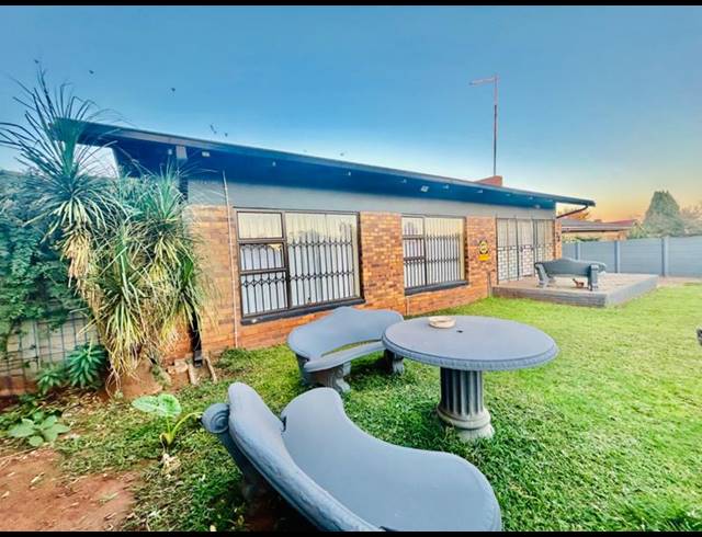 3 BEDROOM HOUSE FOR SALE IN VANDERBIJLPARK CW 2